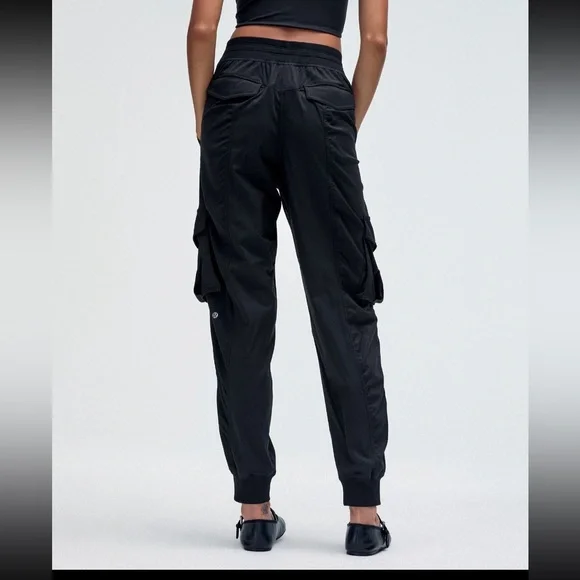 NWT - Lululemon, Dance Studio Relaxed-Fit Mid-Rise Cargo Jogger - Picture 3 of 9